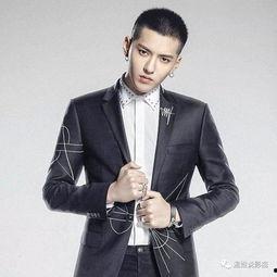 头像西装男明星霸气,揭秘西装男明星的独特魅力